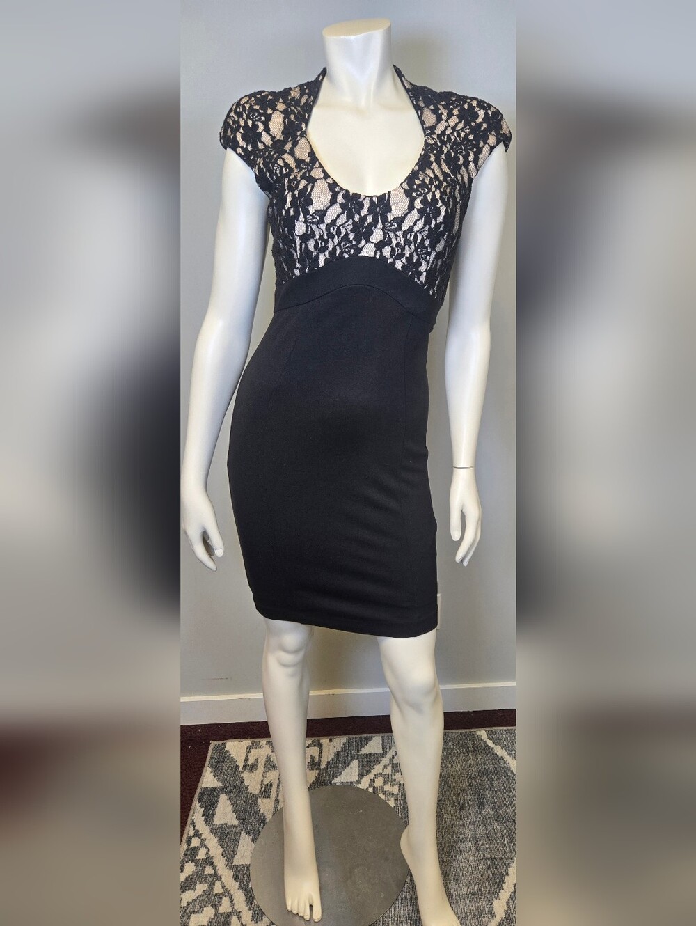 Ted Baker London Black Knee-Length Dress with Cream Lace Detail Size 1
